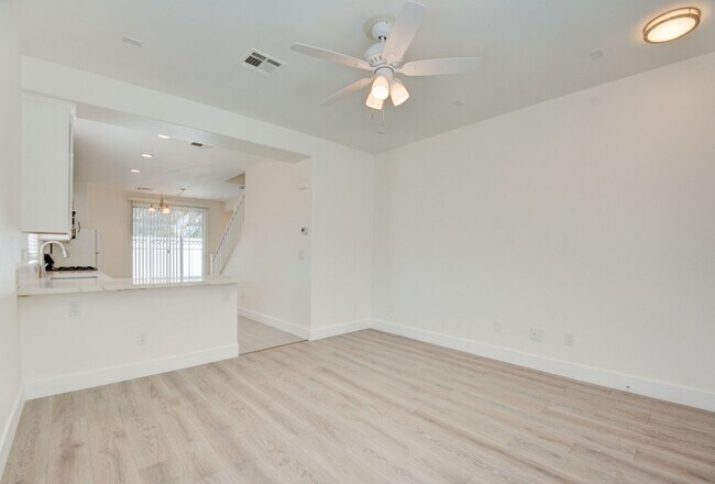Building Photo - 2 Story 2 Bedroom Gated Community Amazing Location