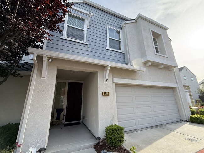 Building Photo - Great 4bd/3ba Home with 2 Car Garage!