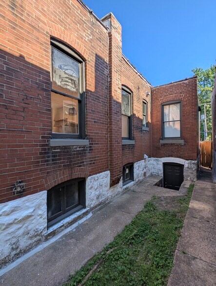 Building Photo - 4111 McRee Ave