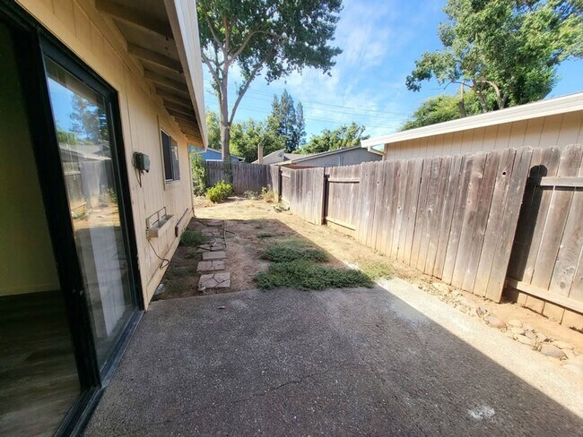 Building Photo - 3633-3635 Sutterwoods Way