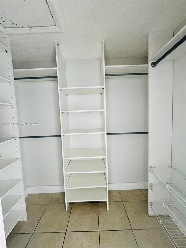 Building Photo - 6880 SW 158th Ct
