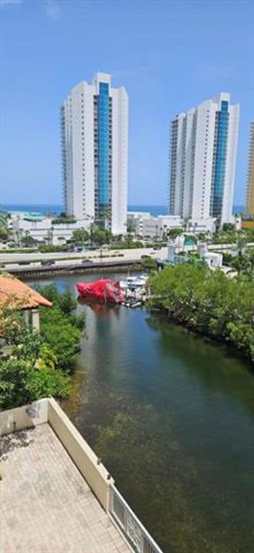 Building Photo - 200 Sunny Isles Blvd