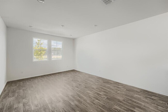 Building Photo - 200 Constanza Trl