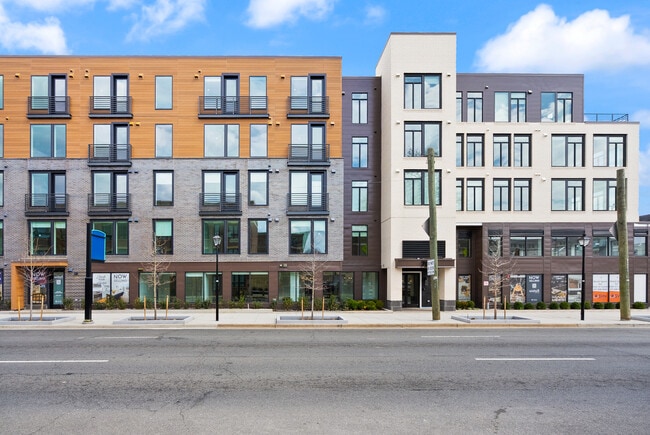 Building Photo - 701 N Henry St