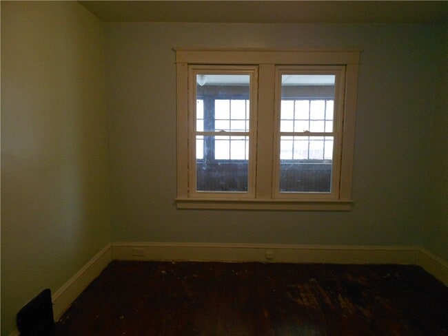 Building Photo - 707 Southport St