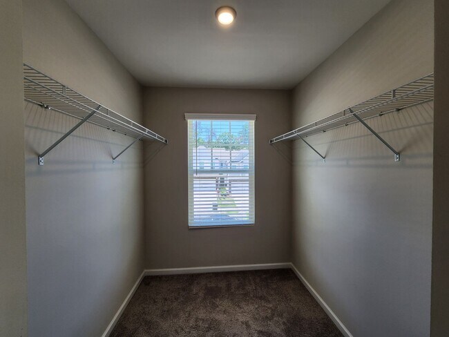 Building Photo - 3 Bedroom Townhome Community on Lake Wylie