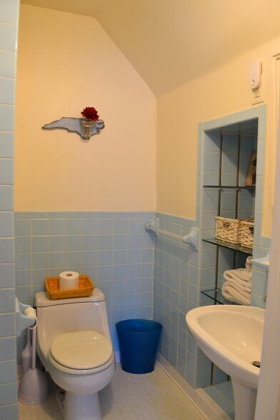 Building Photo - 136 Shawnee Pl