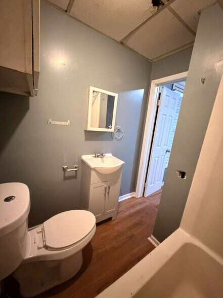 Building Photo - 884 3rd Ave
