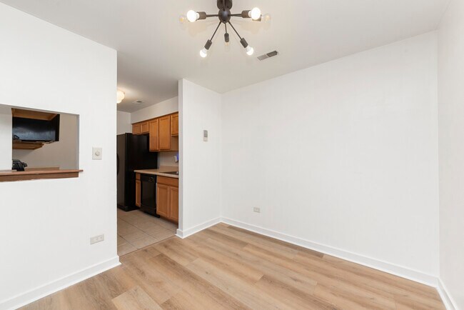 Building Photo - 1420 Stonebridge Cir
