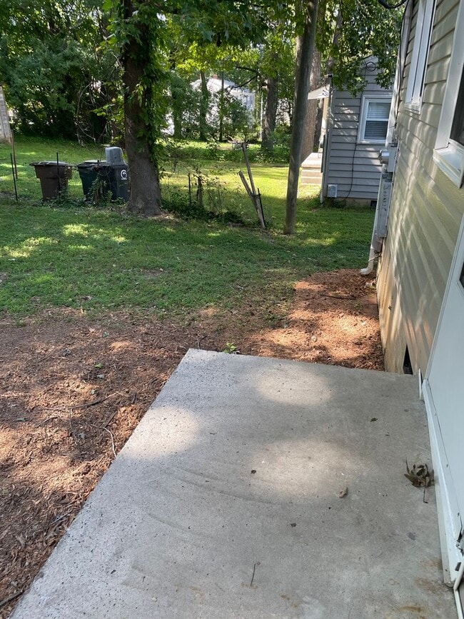 Building Photo - Adorable Duplex Located Off Spring Garden ...