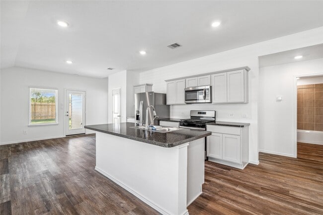 Building Photo - 5930 Hampton Vly Dr