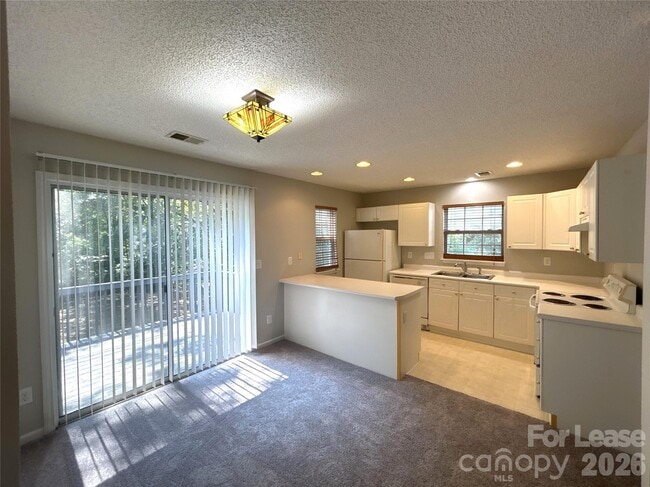 Building Photo - 6041 Cougar Ln