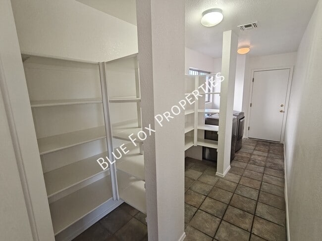 Building Photo - 3421 N Green Gulch Ct