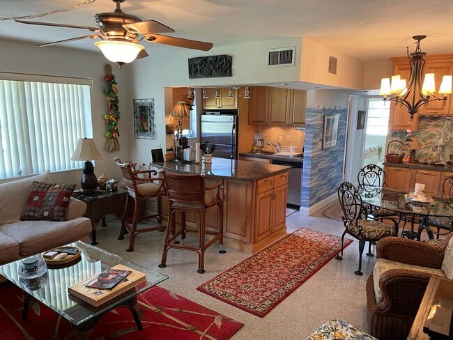 Primary Photo - 700 Bayshore Dr