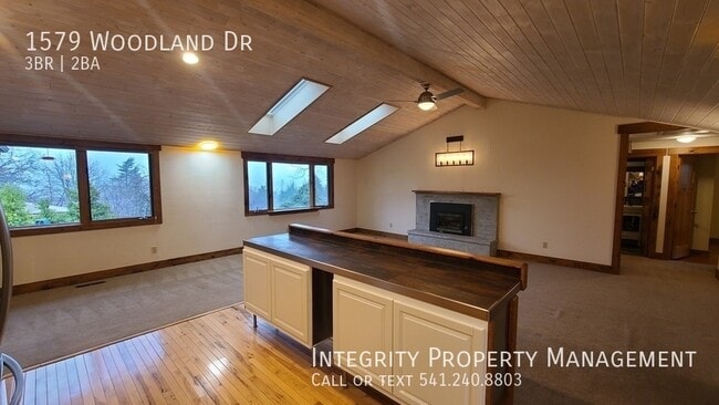 Building Photo - 1579 Woodland Dr