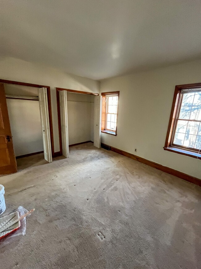 Building Photo - 816 W 9th St