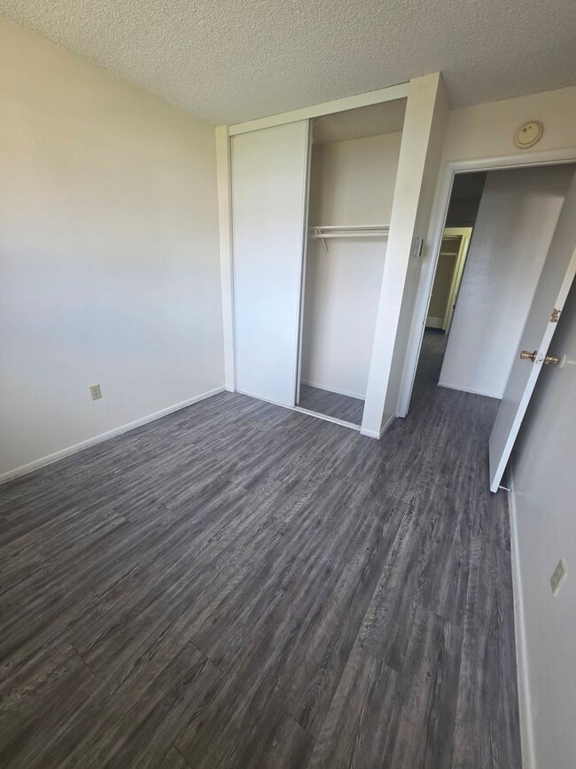 Building Photo - 522 Smithridge Park