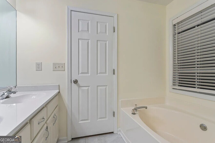 Building Photo - 160 Windward Dr