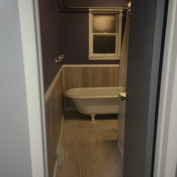 Building Photo - 7006 Clement Ave