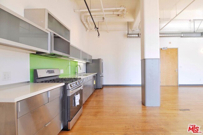 Building Photo - 1850 Industrial St