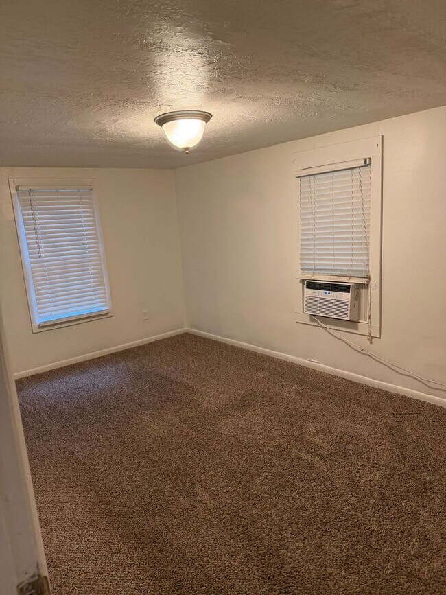 Building Photo - Charming 2 Bed 1 Bath Home with Fenced Backyard in Excelsior Springs