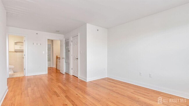 Building Photo - 112 N Broadway