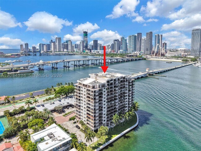 Building Photo - 801 N Venetian Dr