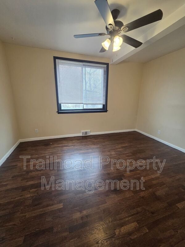 Building Photo - 3115 S Forest Ave