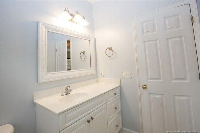 Building Photo - 110 Willow Creek Ln