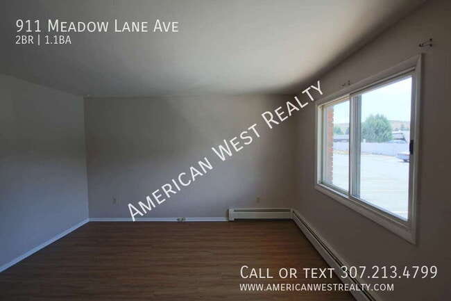 Building Photo - 911 Meadow Ln Ave