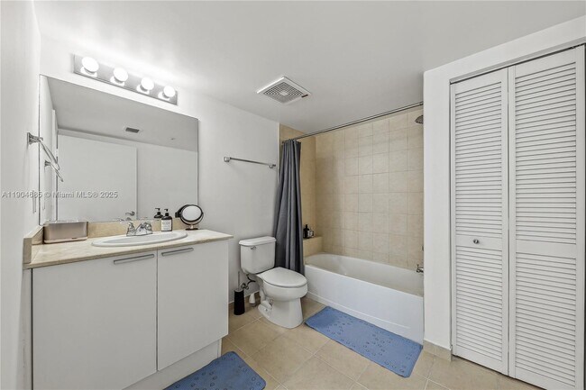 Building Photo - 16699 Collins Ave