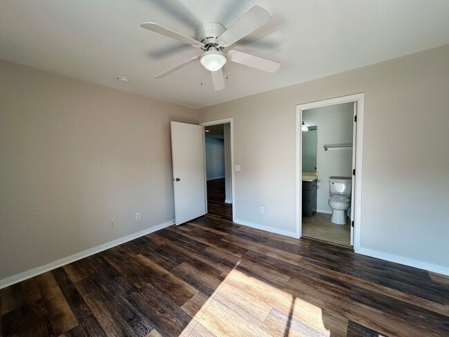 Building Photo - 2BR/2BA Condo close to Wrightsville Beach ...