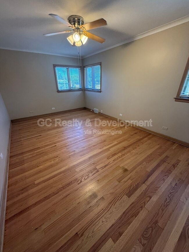 Building Photo - 10650 S Claremont Ave