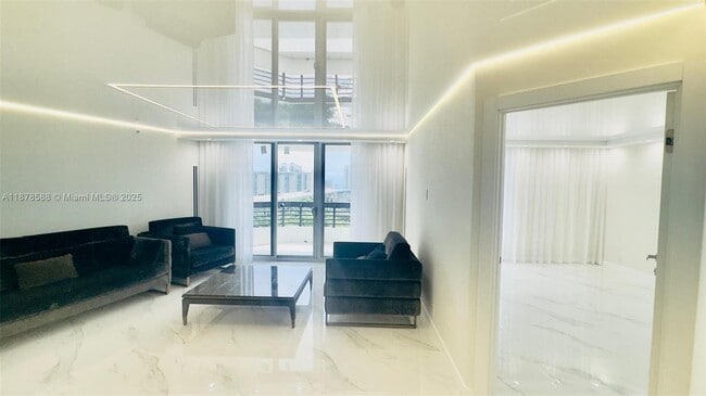 Building Photo - 3500 Mystic Pointe Dr
