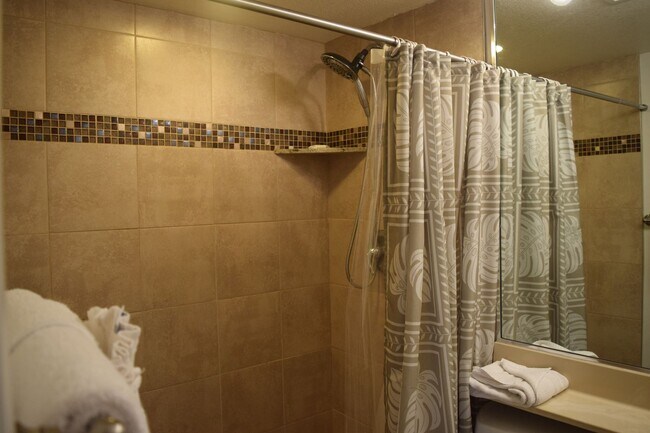 Building Photo - MAUI BANYAN - 1bd. 1bath fully furnished u...