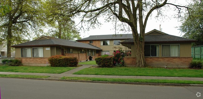Primary Photo - College Court Apartments