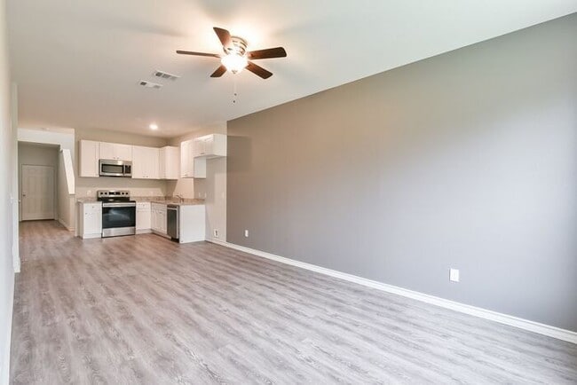 Building Photo - $1650! Fort Worth Duplex NOW LEASING for a July Move-In!