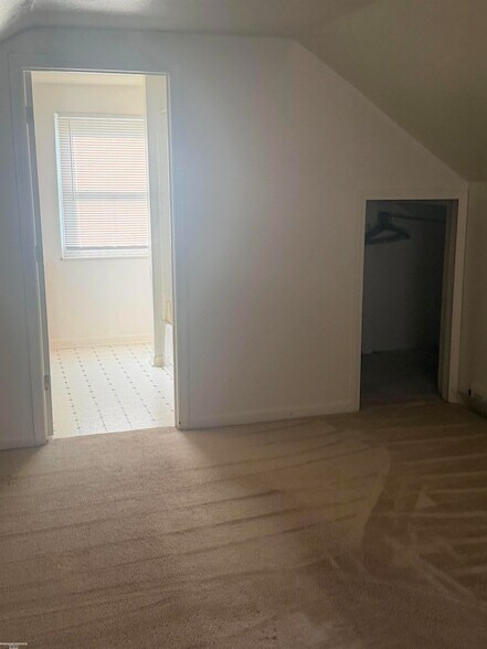 Building Photo - 20644 Hollywood St