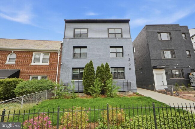 Building Photo - 1258 Holbrook Terrace NE