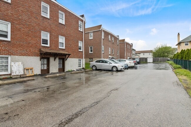 Building Photo - 145 Isabel Ave