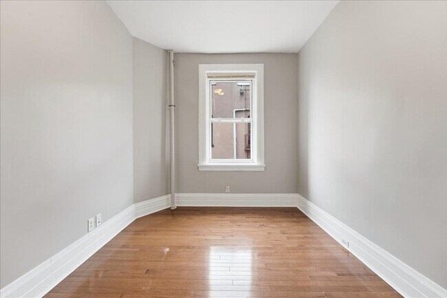 Building Photo - 134 CLIFTON Pl