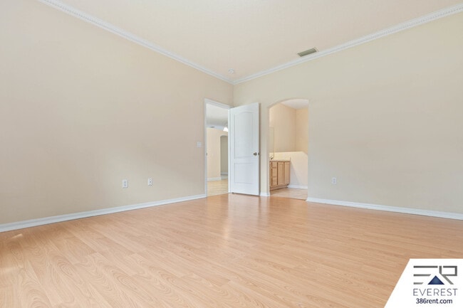 Building Photo - 16 Pinelynn Dr