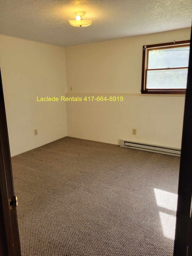 Building Photo - 2 BEDROOM 1 BATHROOM APARTMENT FOR RENT