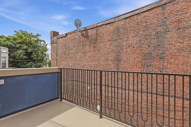 Building Photo - 2436 N 33rd St
