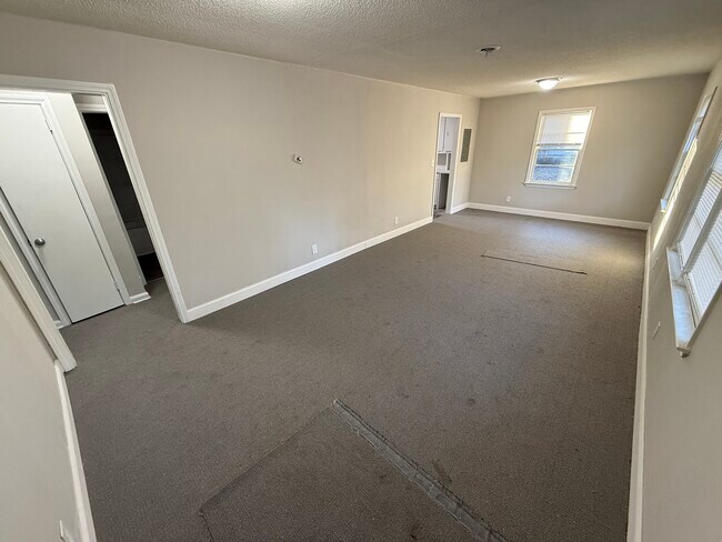 Building Photo - 411 Courson St