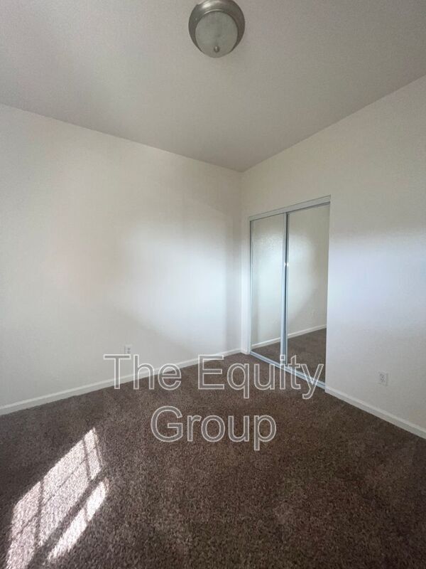 Building Photo - 2911 S Sallee Ct