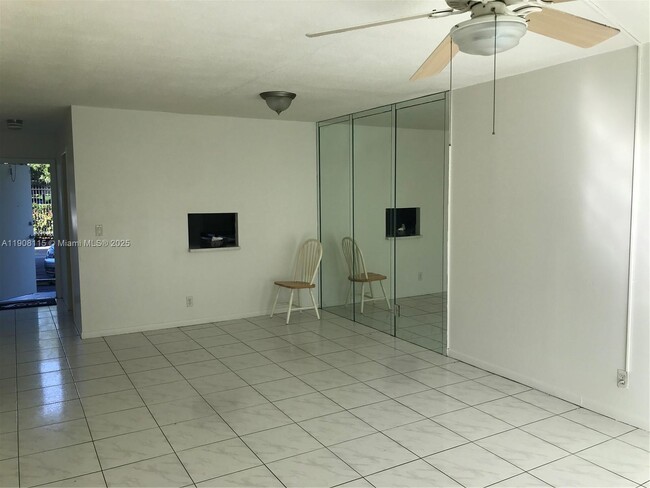 Building Photo - 4200 NW 3rd Ct