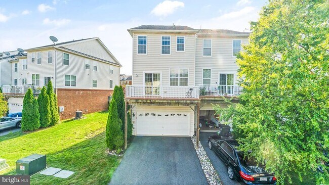 Building Photo - 23100 Dunlop Heights Terrace