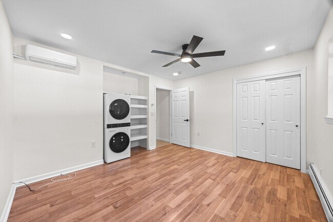 Building Photo - 737 10th St