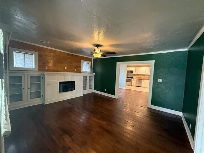 Building Photo - 1437 NE 33rd St